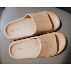 Bronax Cloud Slippers Slip-On Comfort Recovery Slides Tan Sz 9/9.5 or40/41